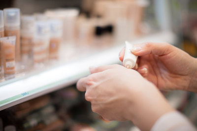 广州萝薇 化妆品代加工厂如何帮助企业走向财富未来